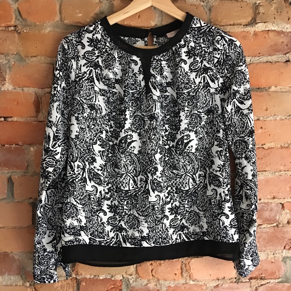 Forever 21 EUC black and white patterned blouse